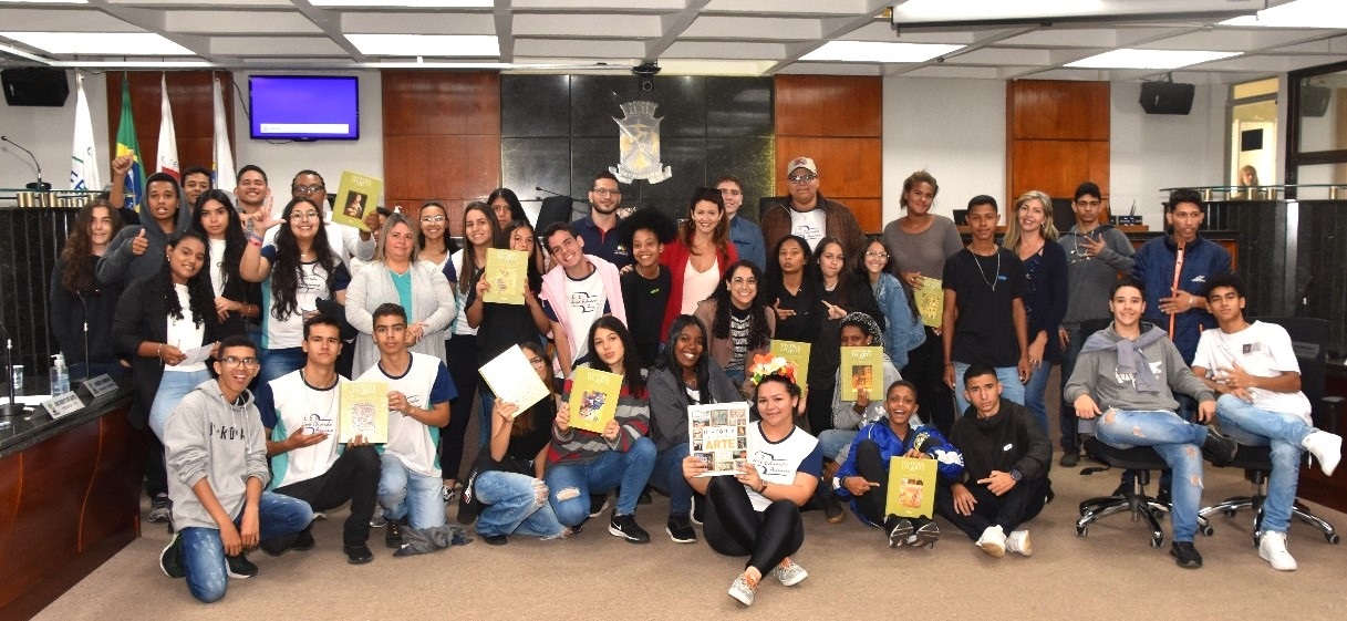 Alunos da Escola José Eduardo de Aquino fazem visita a Câmara Municipal