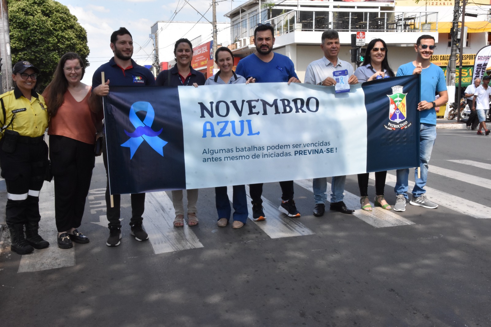 CÂMARA MUNICIPAL REALIZA BLITZ EDUCATIVA E DE CONSCIENTIZAÇÃO AO “NOVEMBRO AZUL”