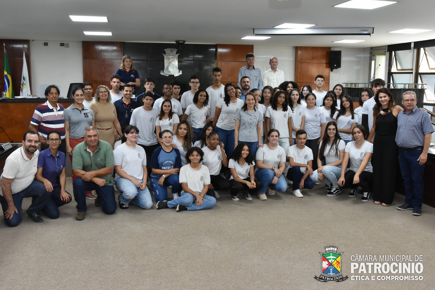 ESCOLA DO LEGISLATIVO REALIZA O LANÇAMENTO DO PARLAMENTO JOVEM 2024 COM OS ALUNOS DA ESCOLA ESTADUAL IRMÃ GISLENE