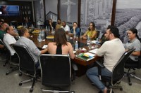 PRESIDENTE DA CÂMARA MUNICIPAL REÚNE-SE COM VEREADORES ELEITOS E REELEITOS